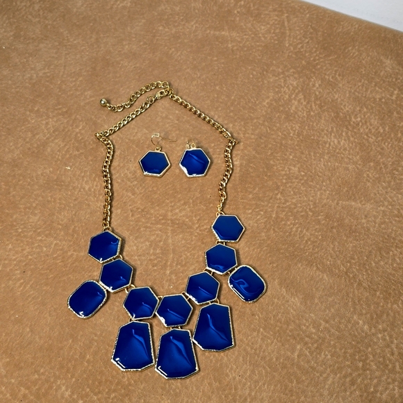 Necklace & earring set - Picture 3 of 10